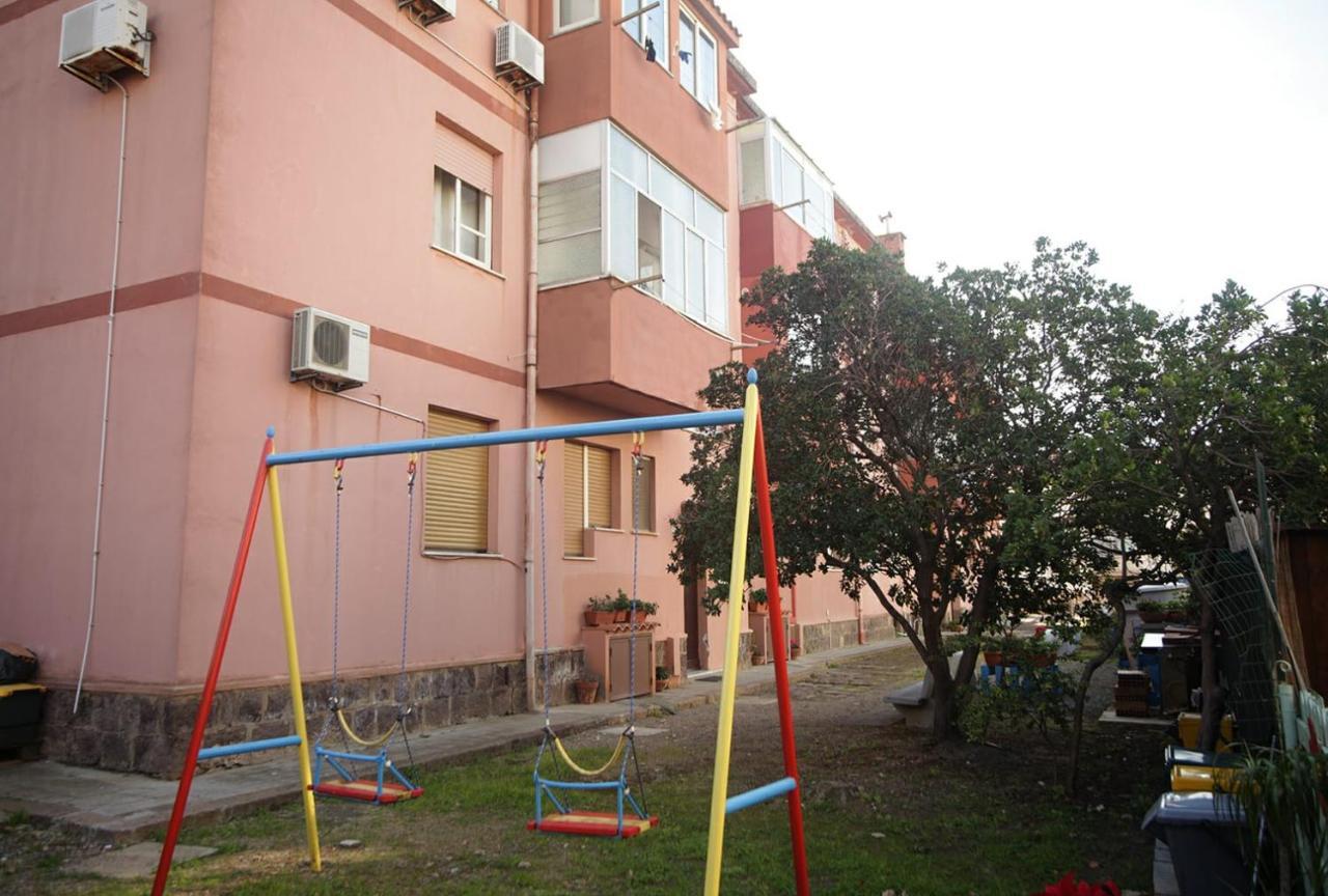 Casa Nel Centro Di Carbonia Villa Bagian luar foto